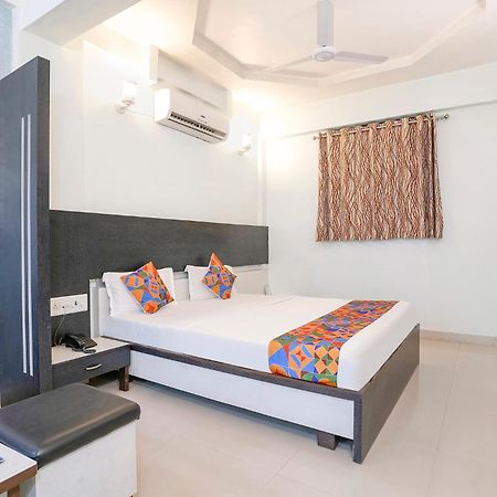 Fabhotel Skylon, Near Mahatma Mandir Gandhinagar Exterior foto