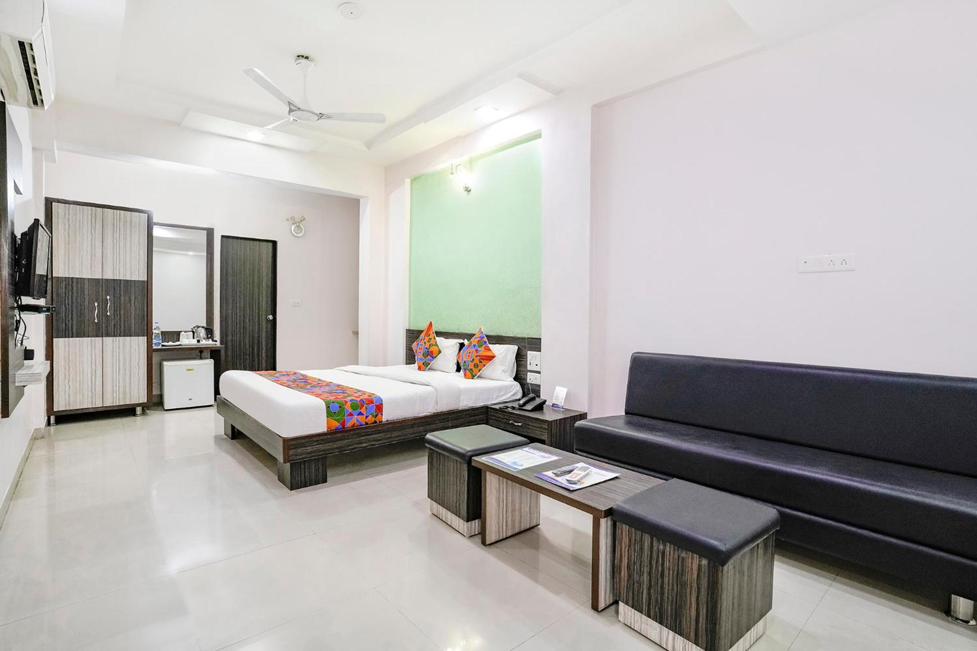 Fabhotel Skylon, Near Mahatma Mandir Gandhinagar Exterior foto