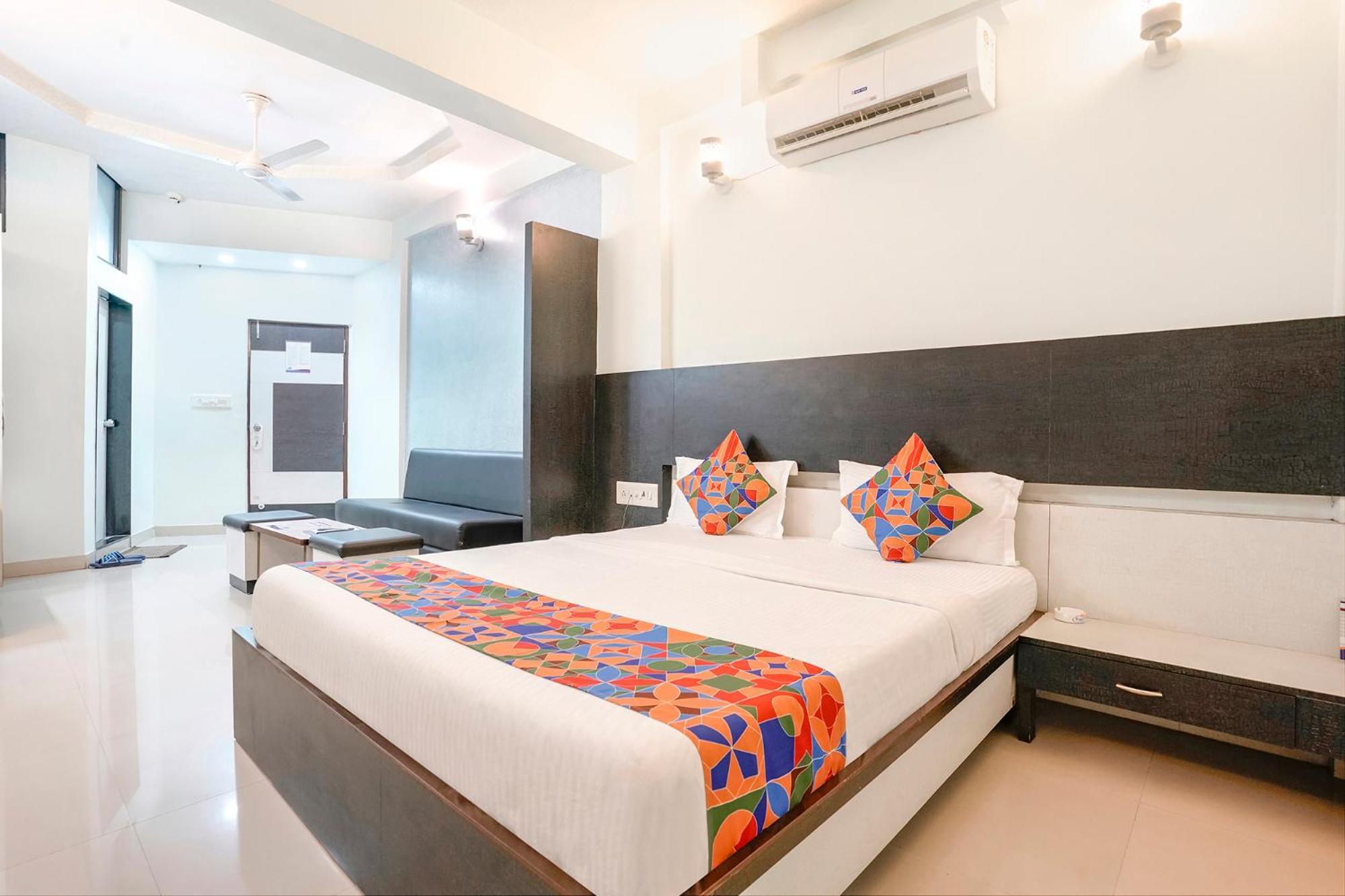Fabhotel Skylon, Near Mahatma Mandir Gandhinagar Exterior foto