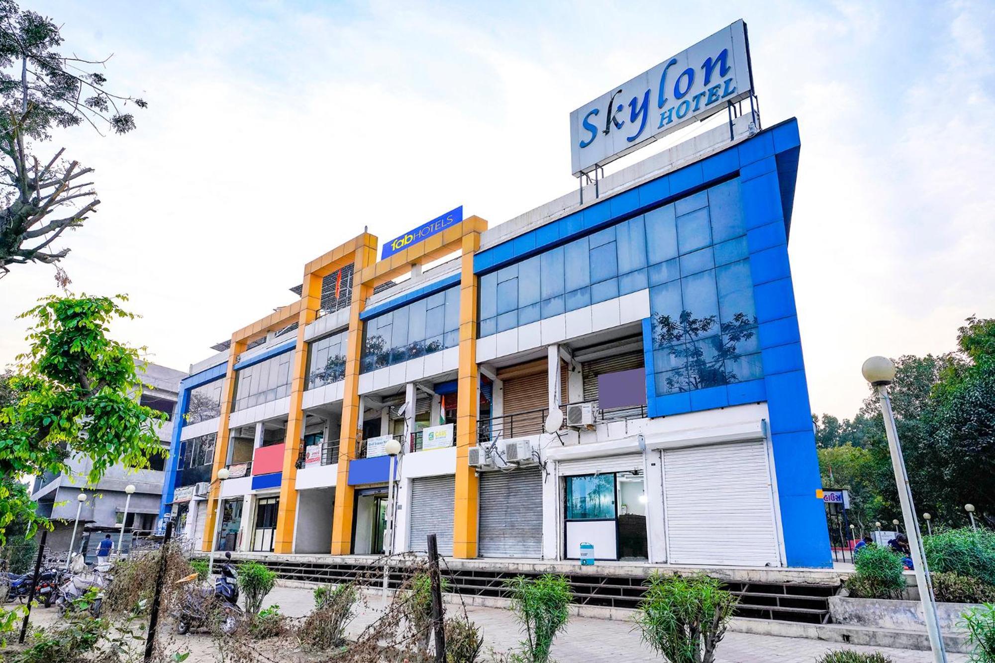 Fabhotel Skylon, Near Mahatma Mandir Gandhinagar Exterior foto