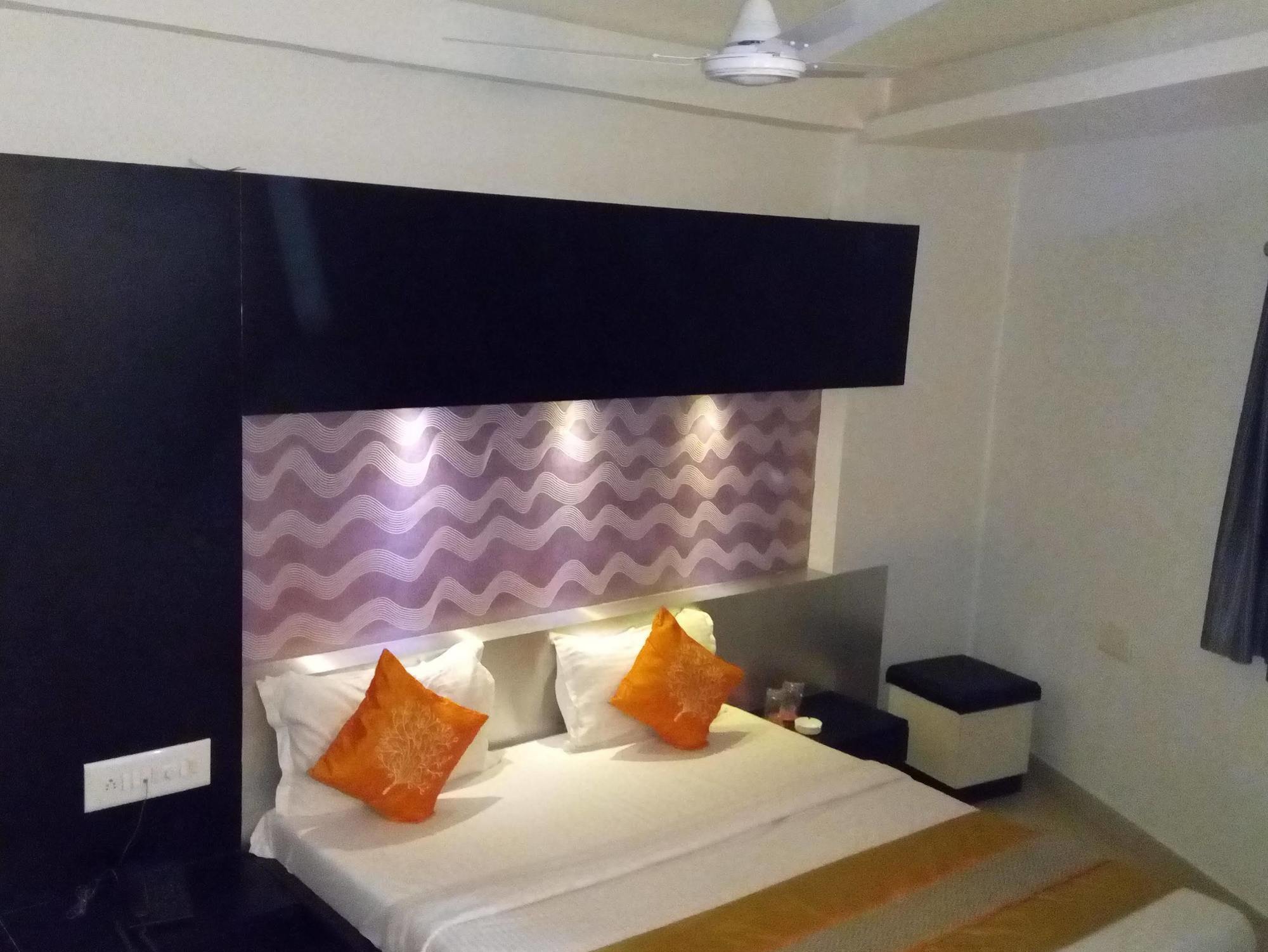 Fabhotel Skylon, Near Mahatma Mandir Gandhinagar Exterior foto